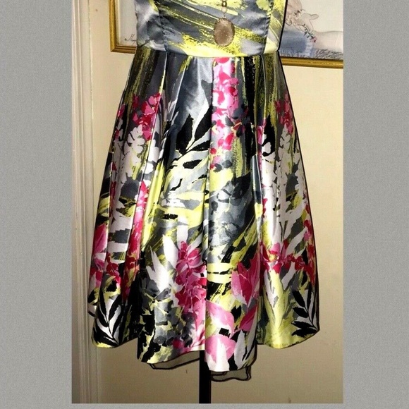 SPEECHLESS FLORAL STRAPLESS,SATIN DRESS~SIZE 7 - Picture 3 of 5